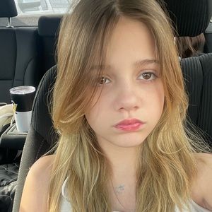 Meet your Posher, Carrie